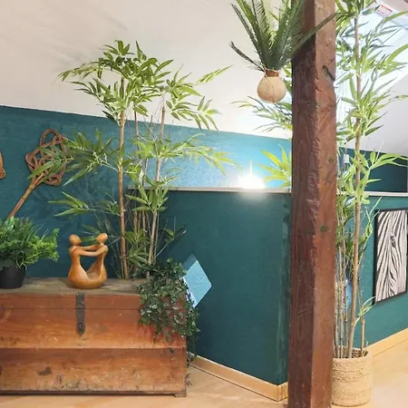 L'escale Tropicale, Centre